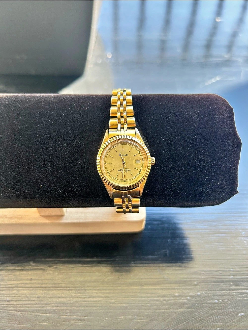 Vintage Gruen Women's Gold Tone President Style Watch 243-2035
